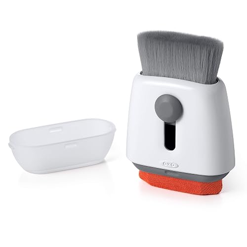 OXO Good Grips Sweep & Swipe Laptop Cleaner | Microfiber Pad and Soft Brush, Removes Smudges and Dust, Ideal for Screens and Keyboards
